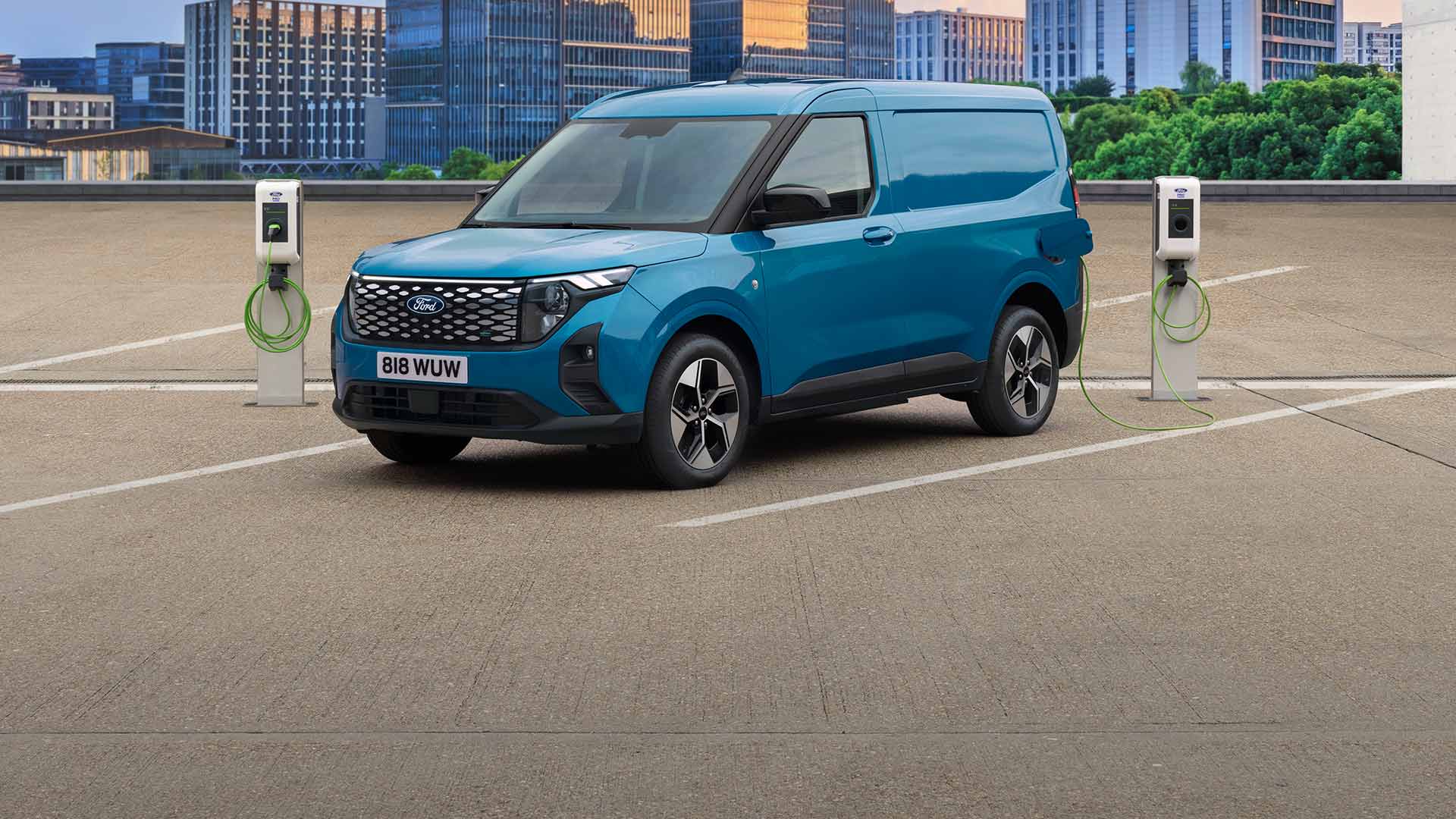 ford e_tourneo_courier eu Banner_Shot_01_V769_E_Courier_Car_Park 16x9 1920x1080 bb blue v769 parked