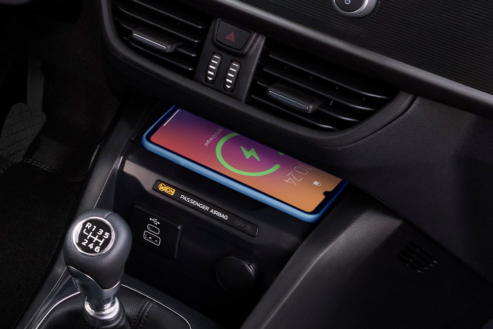 ford transit courier eu Column_Card_V769_Int_Side_Cockpit 1000x667 1000x667 mobile phone charging